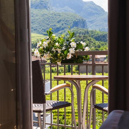 Hotel Continental - Tonelli Hotels Torbole Sul Garda ภายนอก รูปภาพ