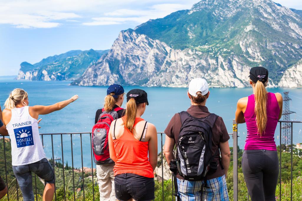 Hotel Continental - Tonelli Hotels Torbole Sul Garda ภายนอก รูปภาพ