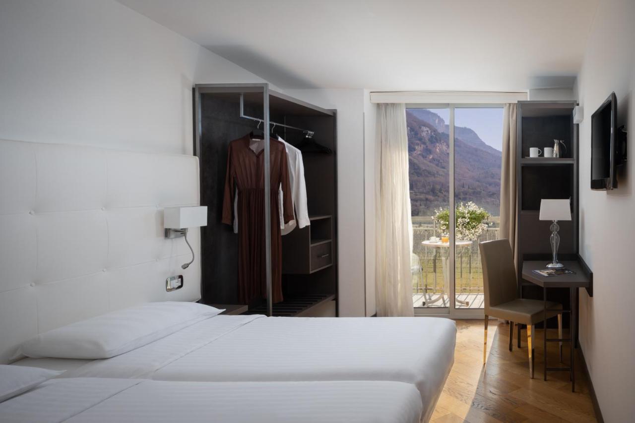 Hotel Continental - Tonelli Hotels Torbole Sul Garda ภายนอก รูปภาพ