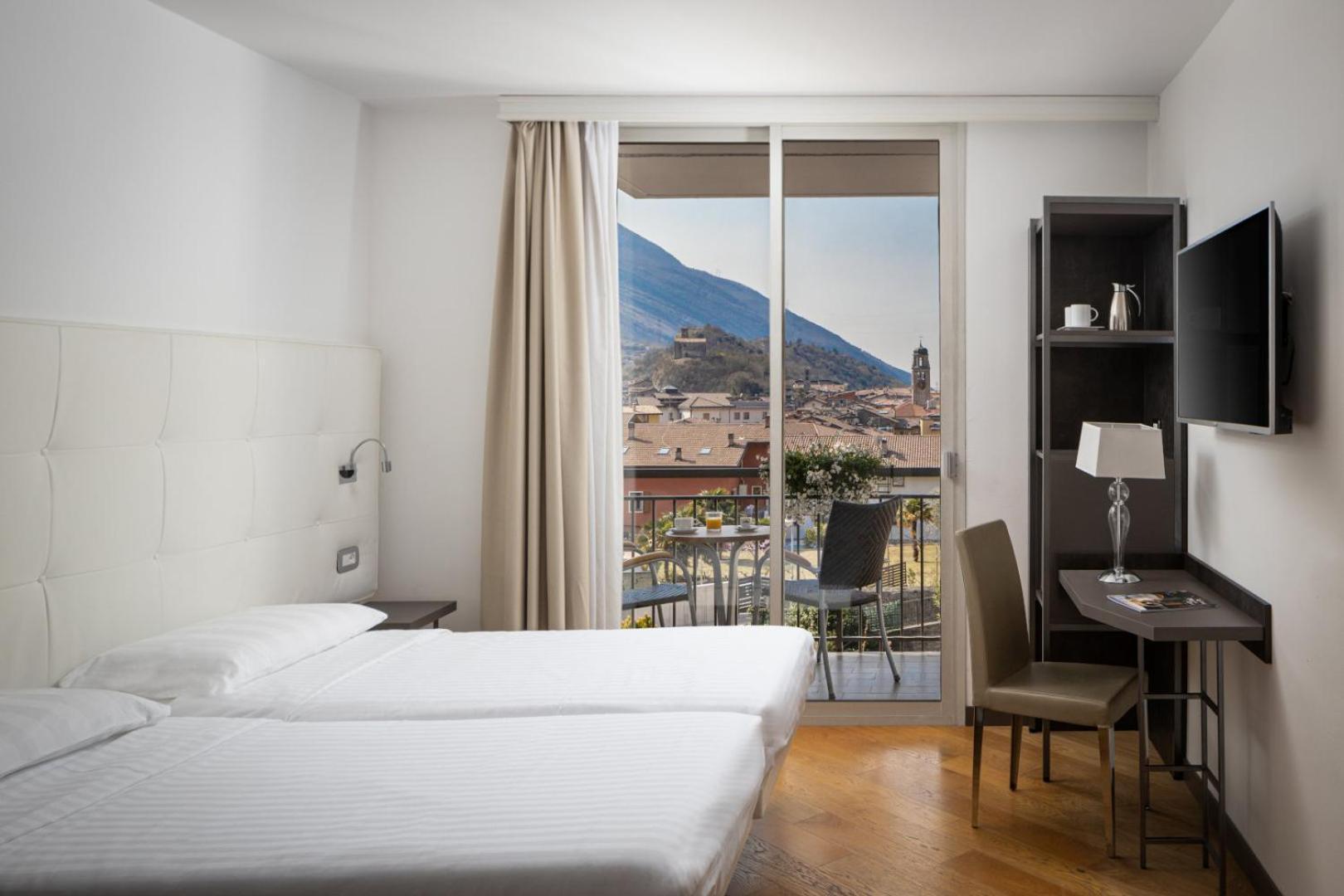 Hotel Continental - Tonelli Hotels Torbole Sul Garda ภายนอก รูปภาพ