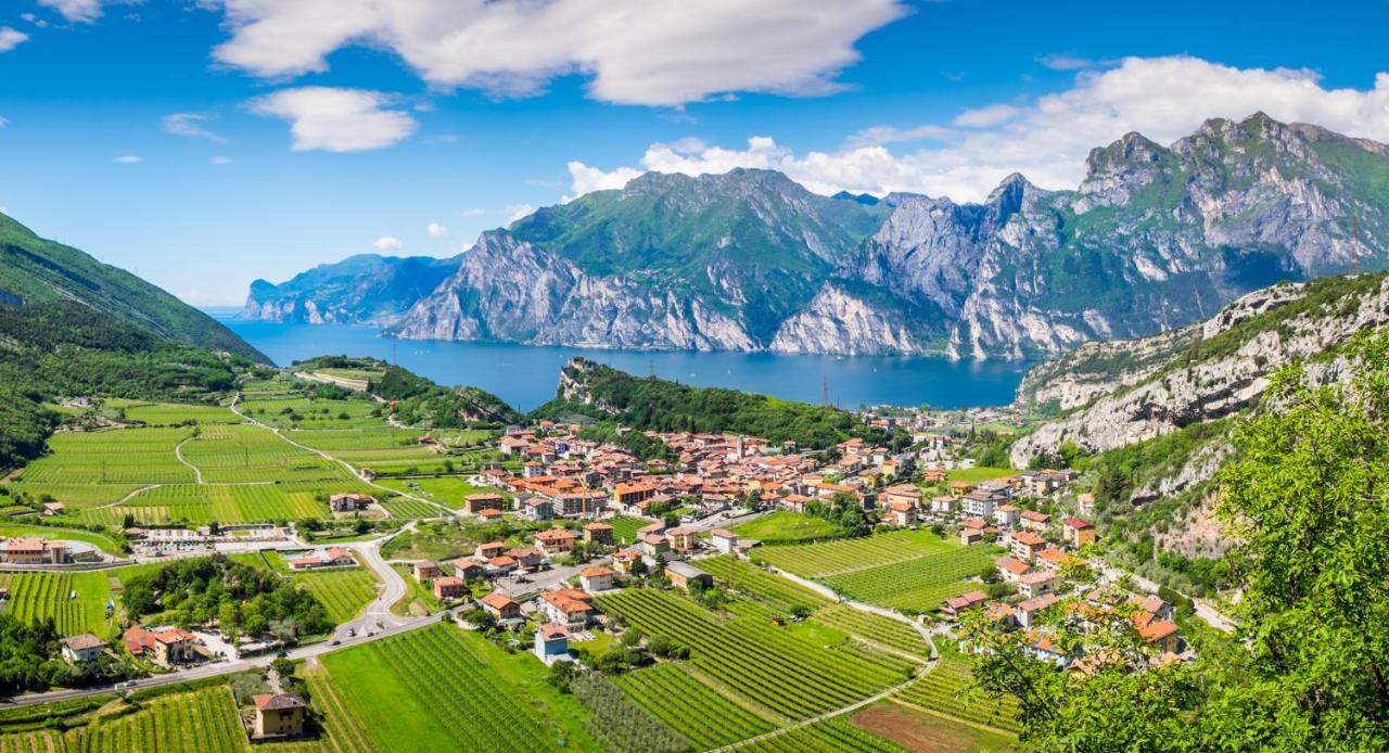 Hotel Continental - Tonelli Hotels Torbole Sul Garda ภายนอก รูปภาพ